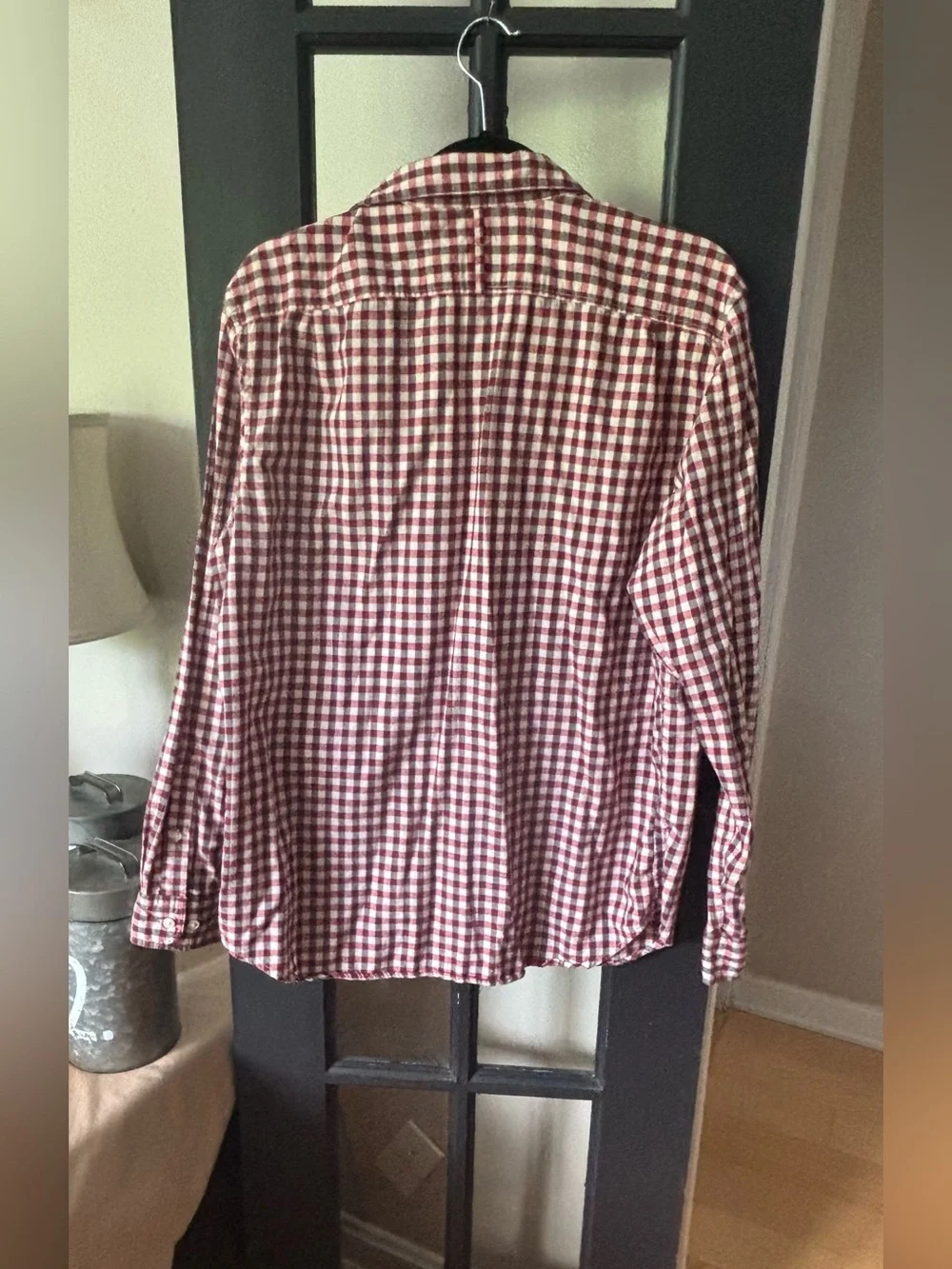 Banana Republic Red, black  and beige Gingham Button-Down flannel shirt. Size L.